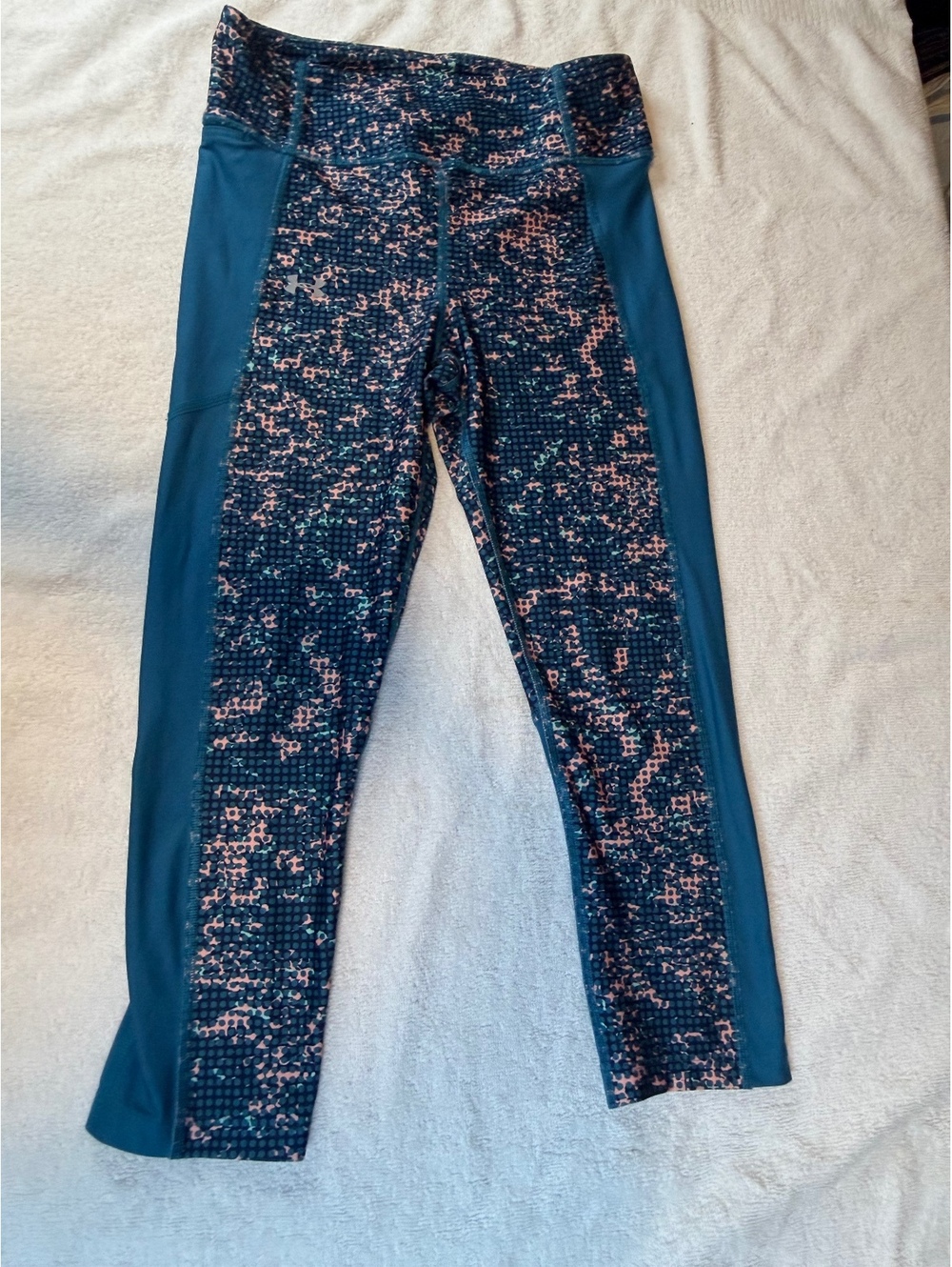 Under armor Women's Patterned and Teal Athletic Leggings Size Small - #1283